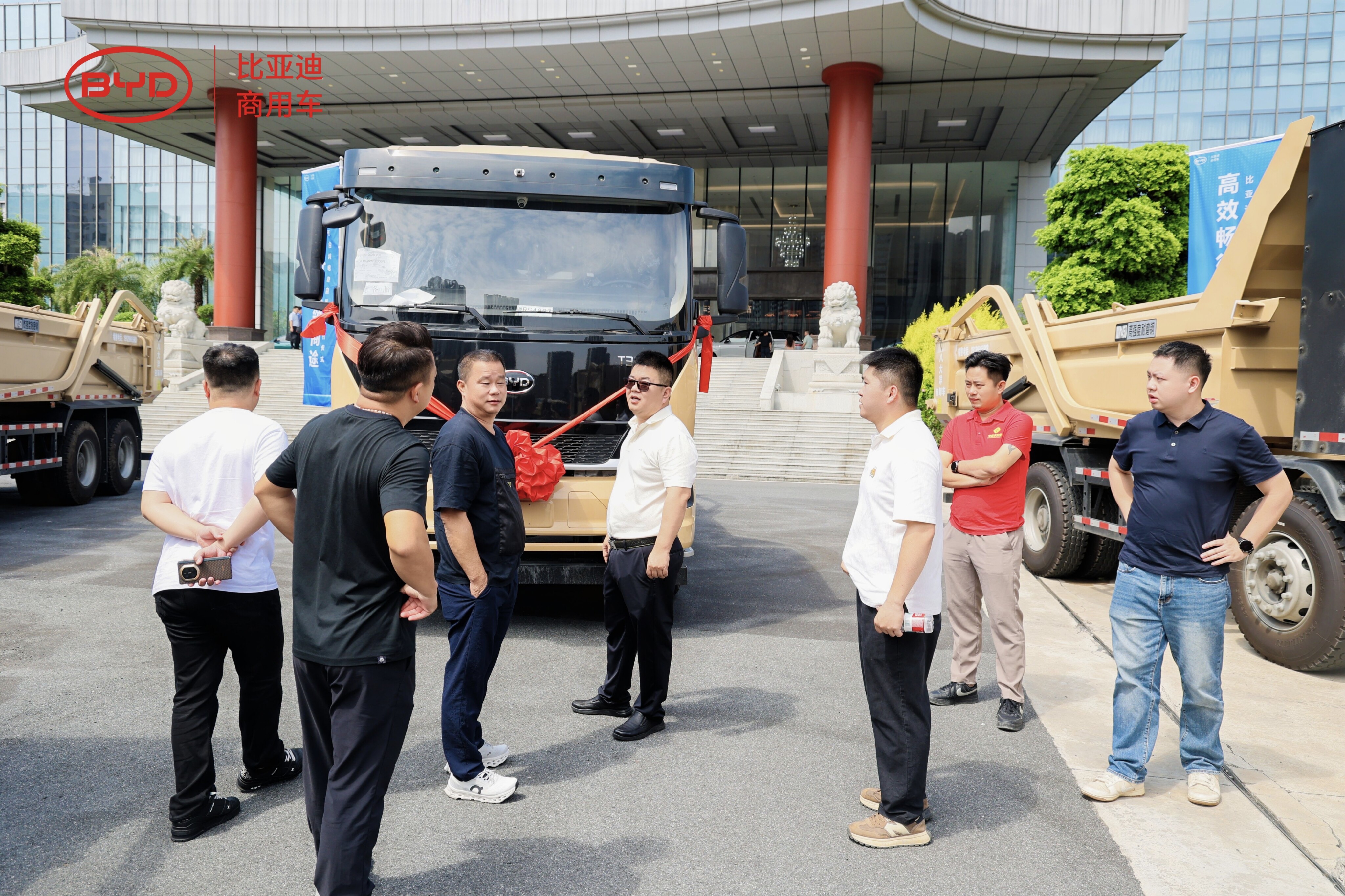 高效畅行盈领商途！比亚迪百台纯电动自卸车交付深圳